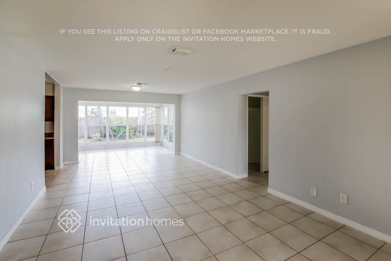 2408 Sw 34th Ave - Photo 3 of 17