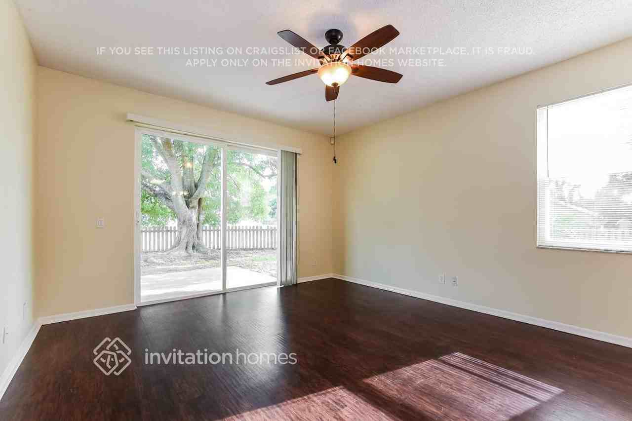 4200 Kingbird Ct - Photo 3 of 17