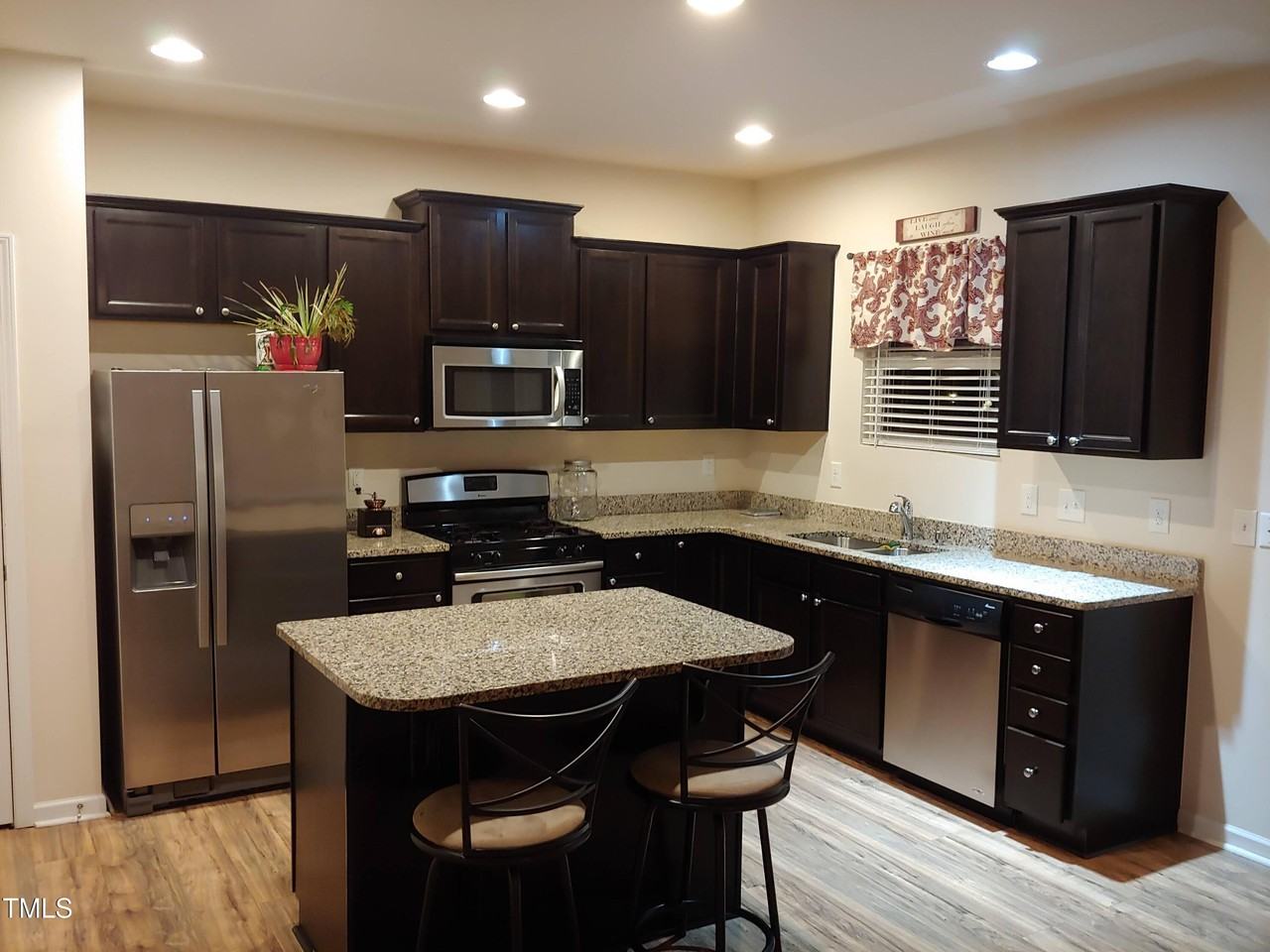 2541 Tummel Ln - Photo 3 of 10