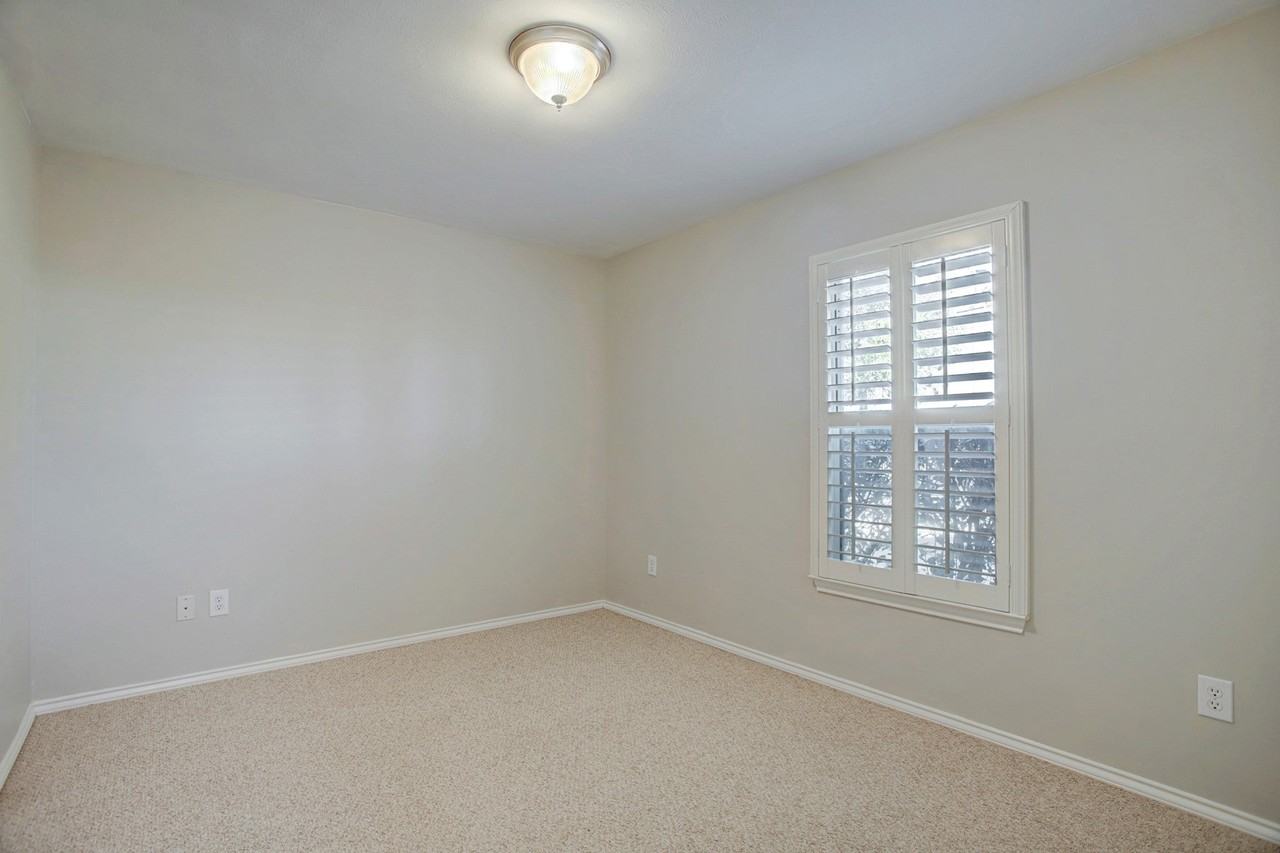 3023 N Heights Hollow Ln - Photo 2 of 14