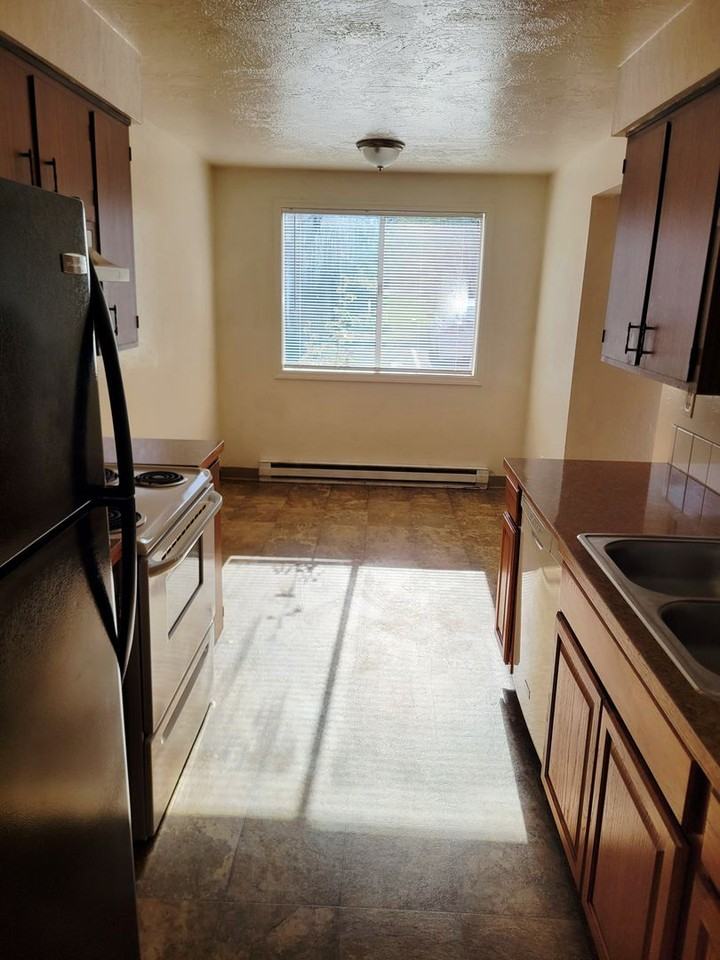 450-Chandelle Apartments - Photo 6 of 44