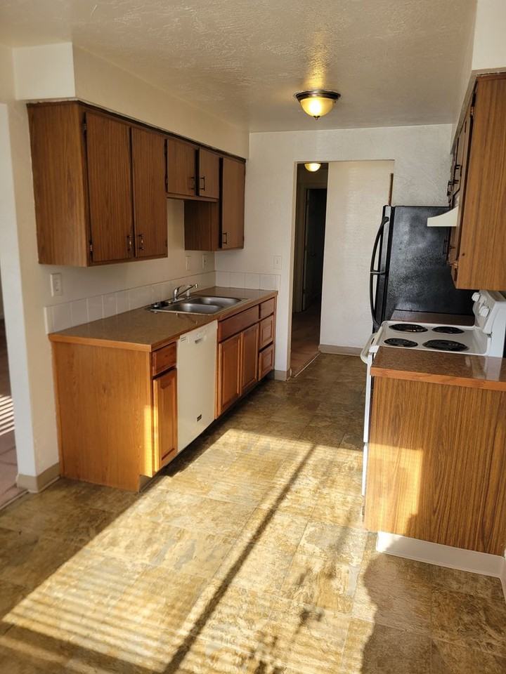 450-Chandelle Apartments - Photo 7 of 44