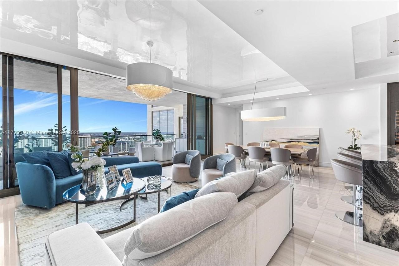 17901 Collins Ave #3806