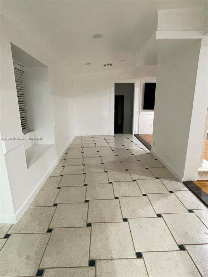 63 Nw 51st Ave #63 - Photo 6 of 43