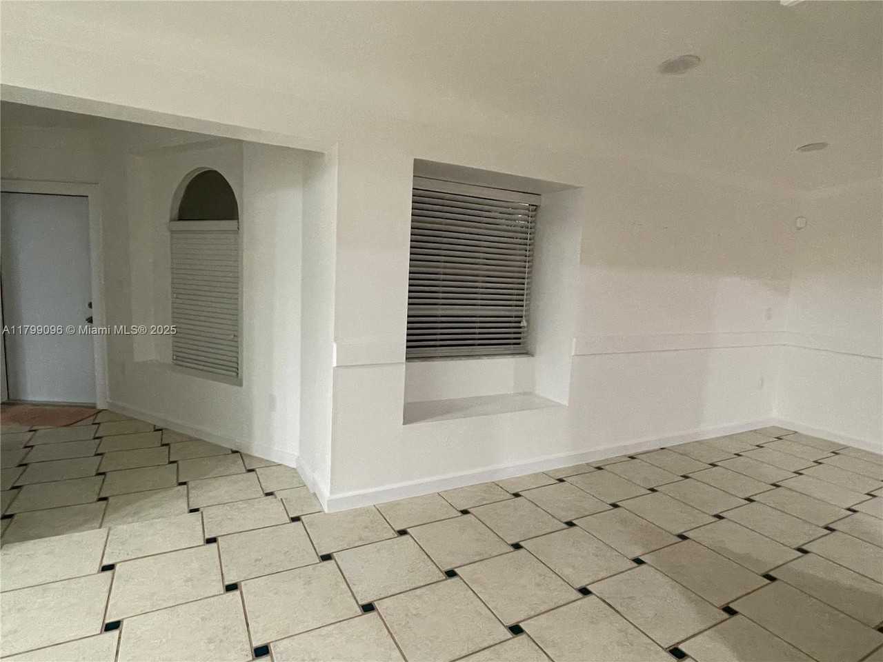 63 Nw 51st Ave #63 - Photo 7 of 43