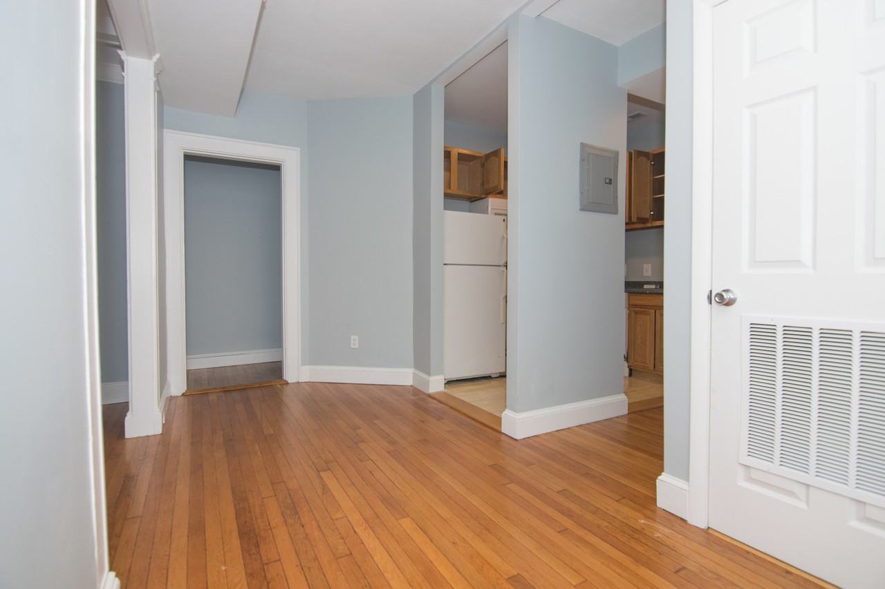 43 Boulevard Ter #2 - Photo 4 of 18