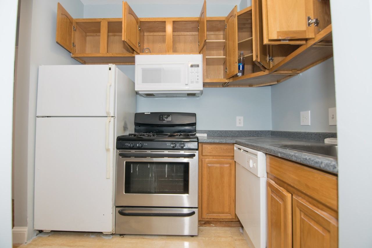 43 Boulevard Ter #2 - Photo 5 of 18