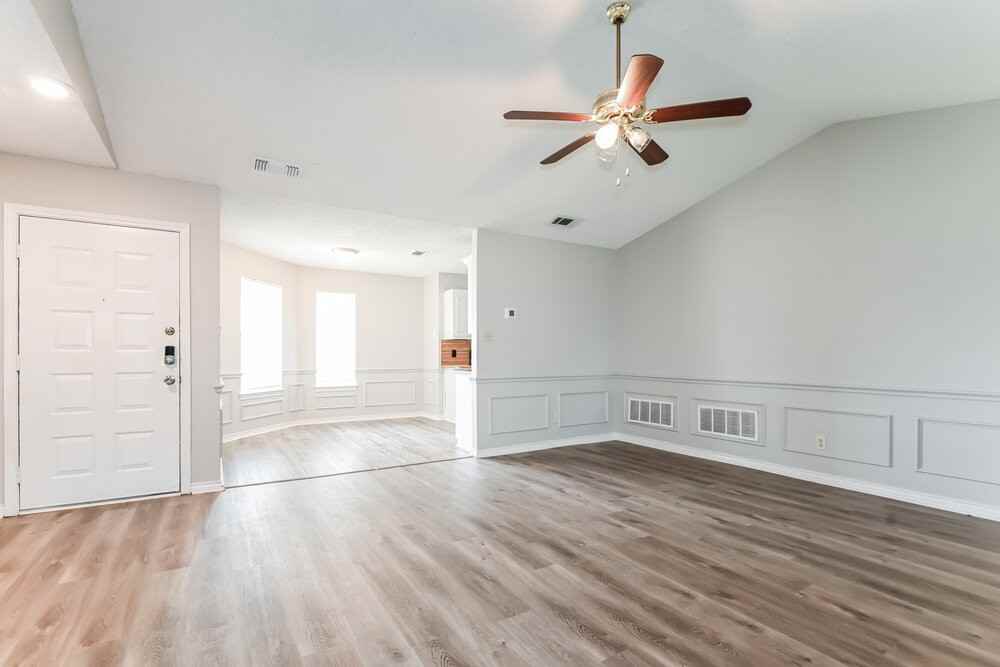 1311 Mallard Dr - Photo 4 of 16