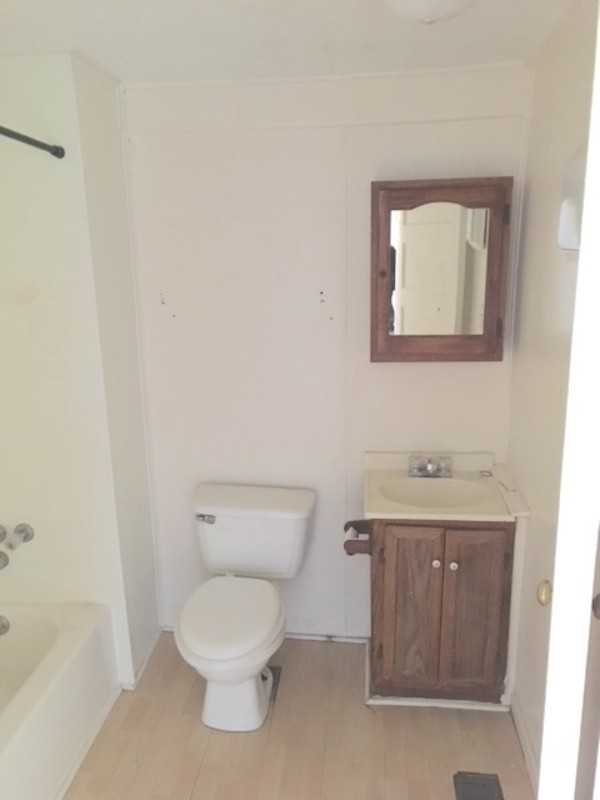 906 Oval St - Photo 3 of 10