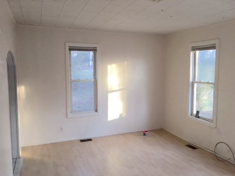906 Oval St - Photo 7 of 10