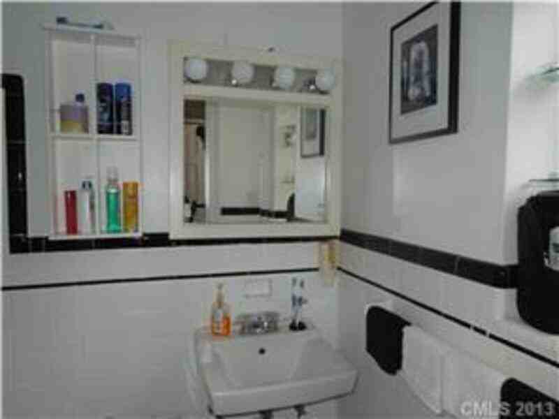 1121 Myrtle Avenue - Photo 2 of 5