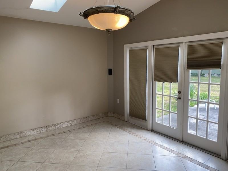 1145 George Anderson St - Photo 2 of 15