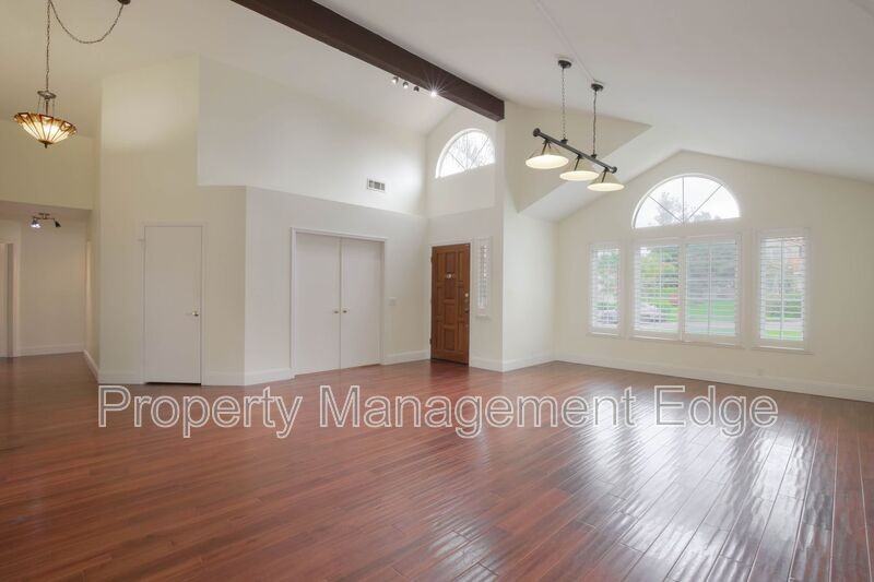 30538 Colina Verde St - Photo 4 of 24