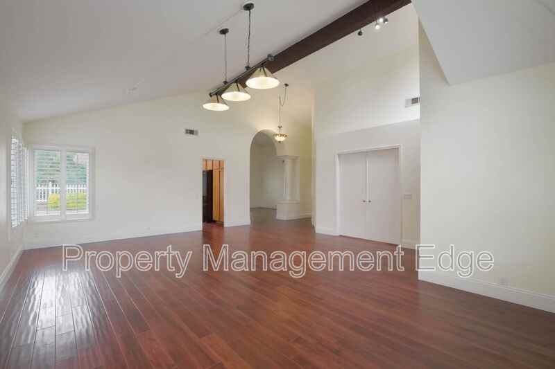 30538 Colina Verde St - Photo 5 of 24