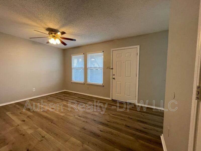 327 Se 3rd St #202 - Photo 2 of 11