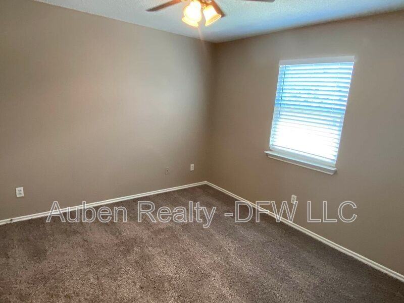 327 Se 3rd St #202 - Photo 7 of 11