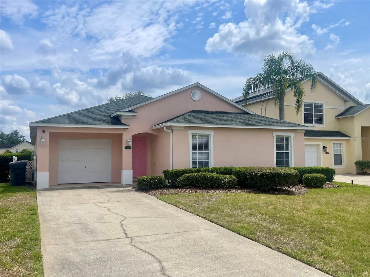 916 Reserve Pl #916 - Photo 2 of 27