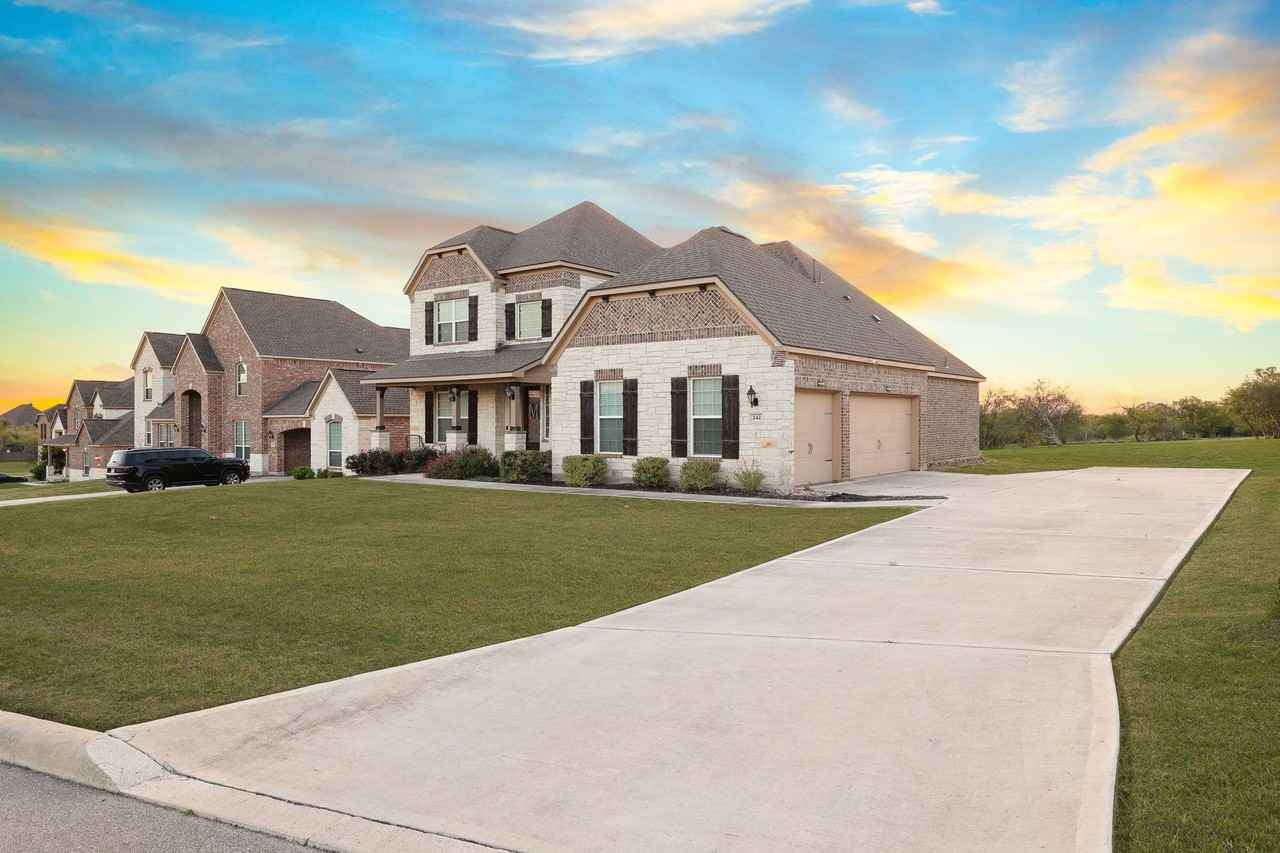 242 Sittre Dr - Photo 3 of 21