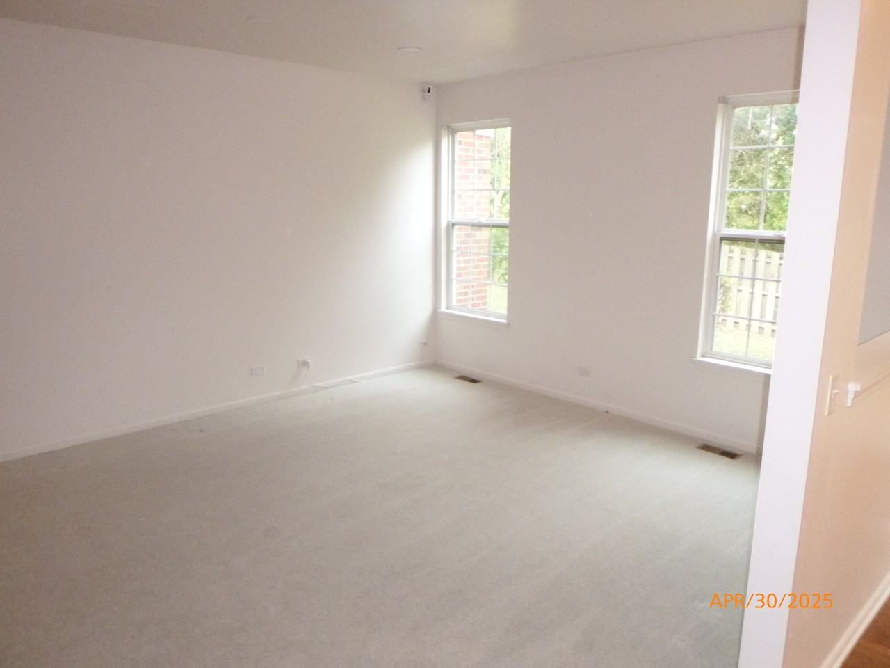 10S451 Carrington Cir - Photo 4 of 19
