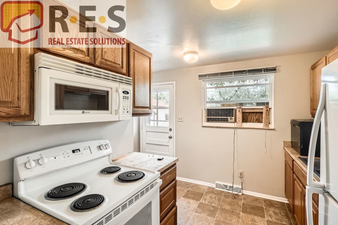 1225 S Ames St - Photo 6 of 28