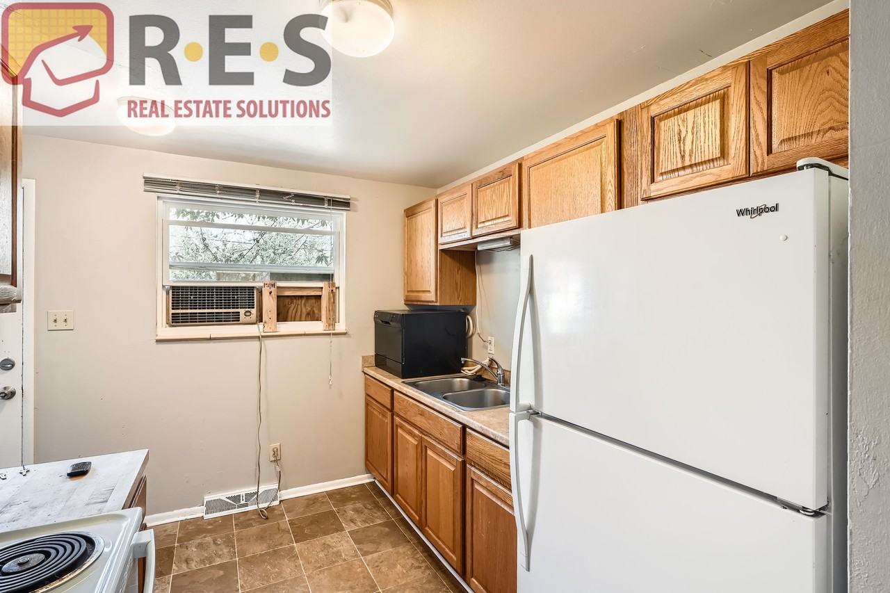 1225 S Ames St - Photo 7 of 28