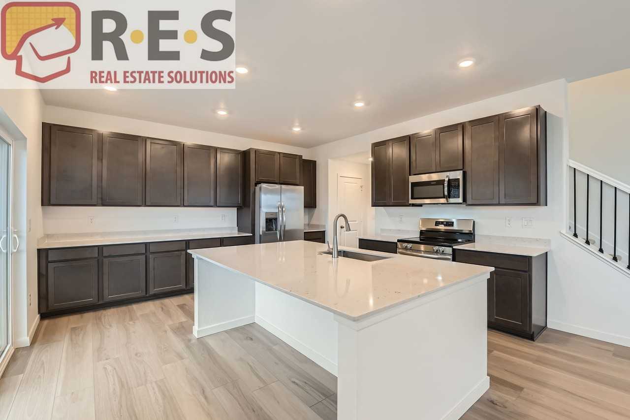 4858 Astor Pl - Photo 3 of 27