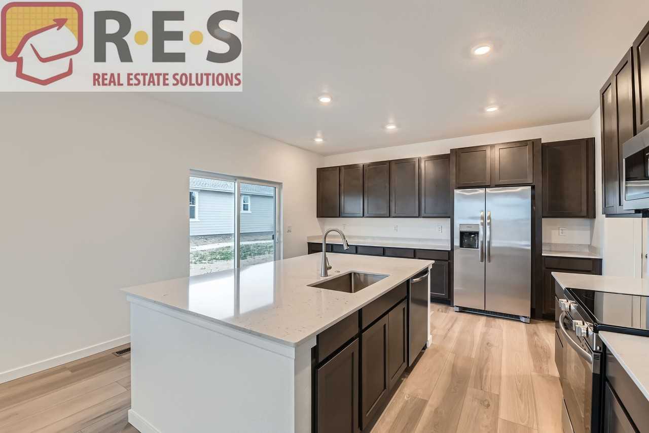 4858 Astor Pl - Photo 4 of 27