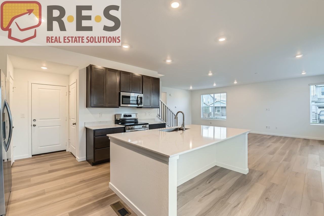 4858 Astor Pl - Photo 6 of 27