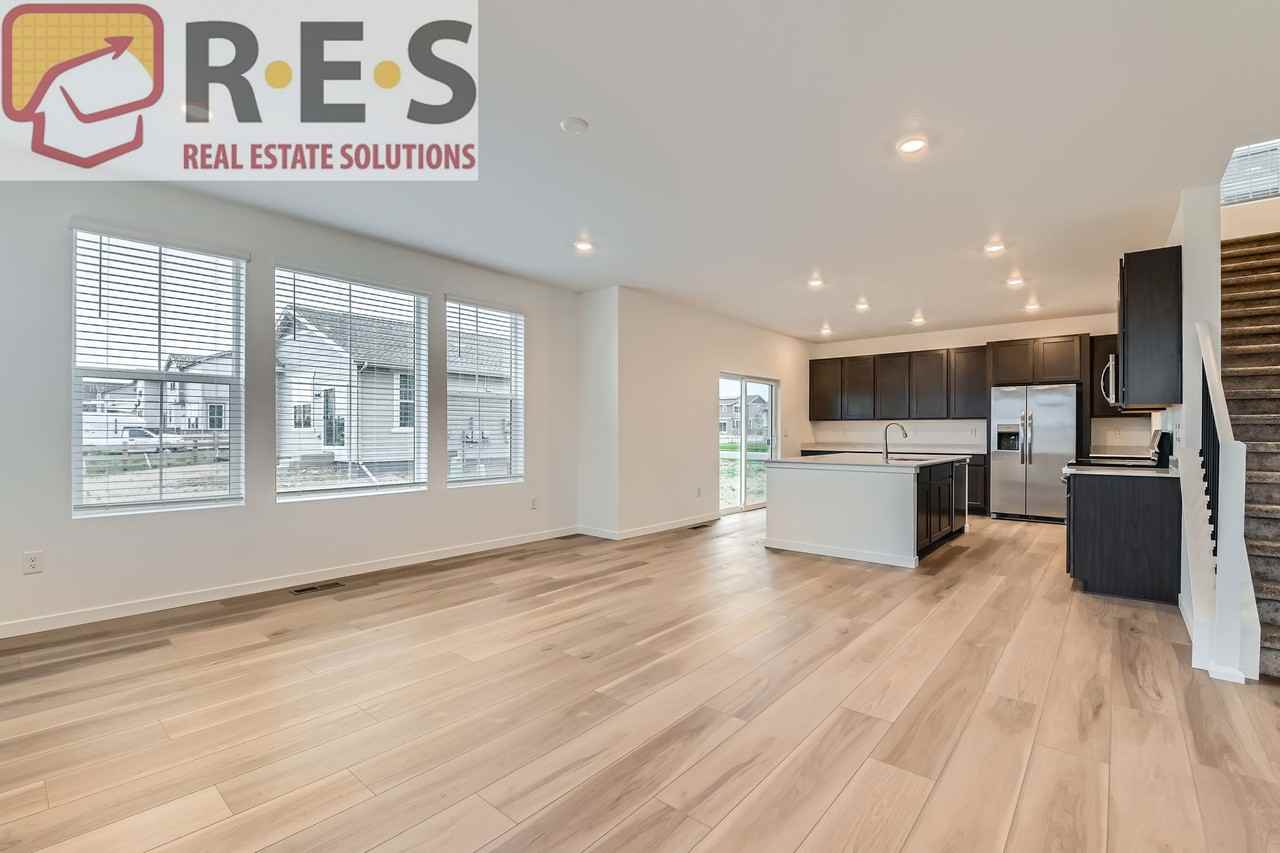 4858 Astor Pl - Photo 7 of 27