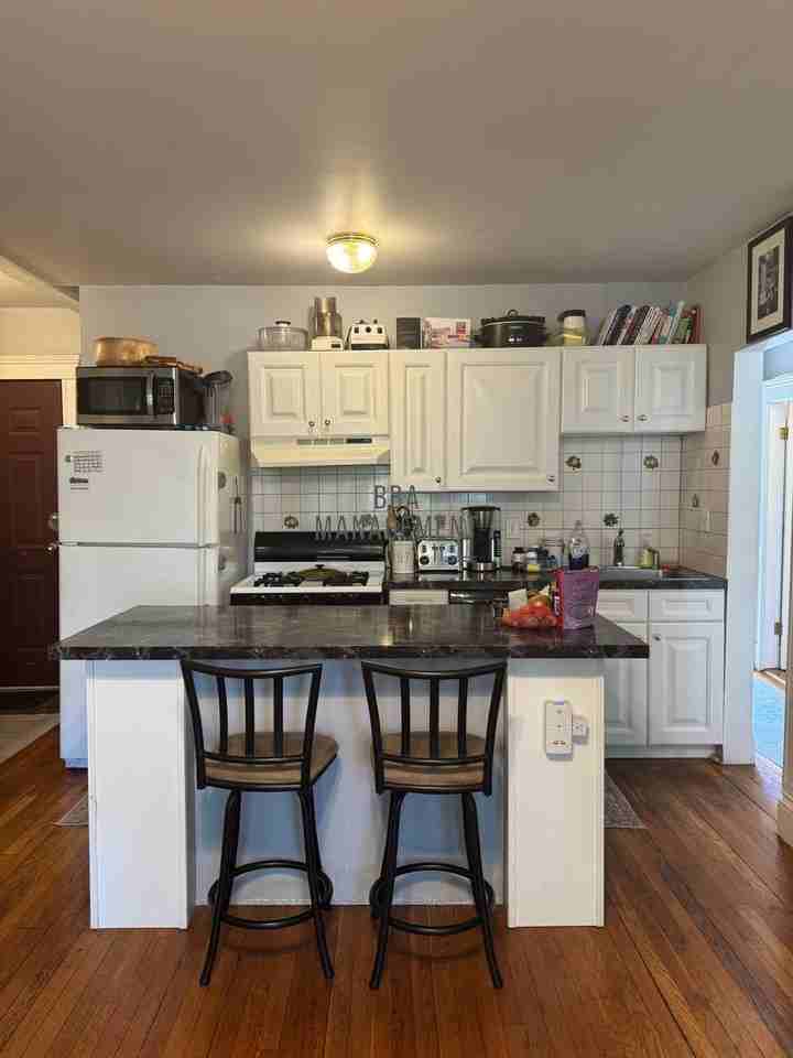 98 Strathmore Rd #5 - Photo 3 of 15