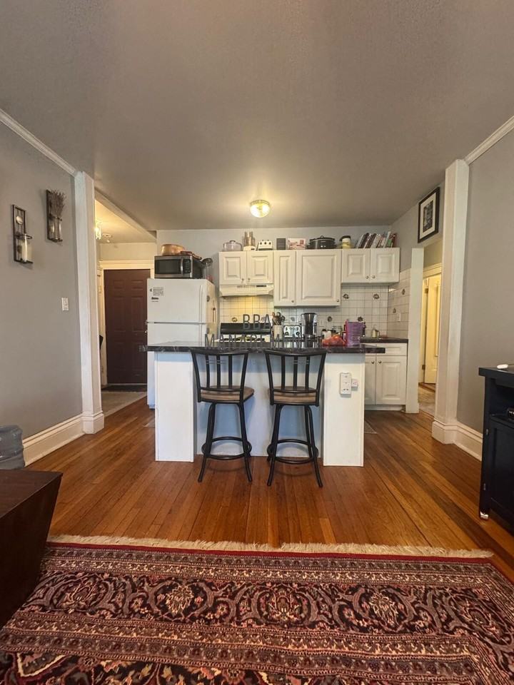 98 Strathmore Rd #5 - Photo 4 of 15