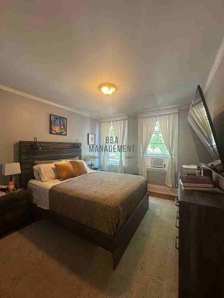 98 Strathmore Rd #5 - Photo 6 of 15