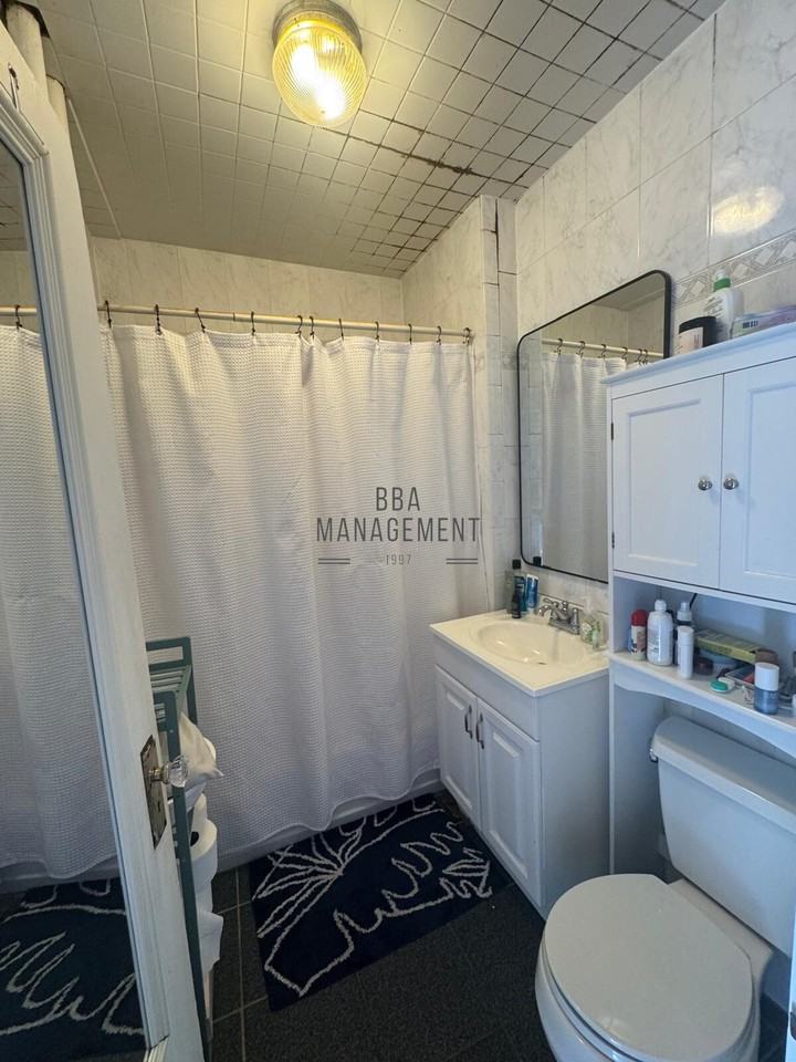 98 Strathmore Rd #5 - Photo 7 of 15