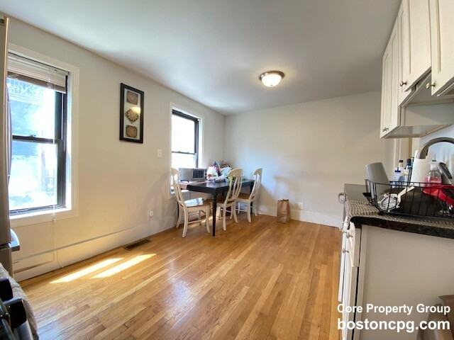 281 W 5th St - Photo 5 of 17