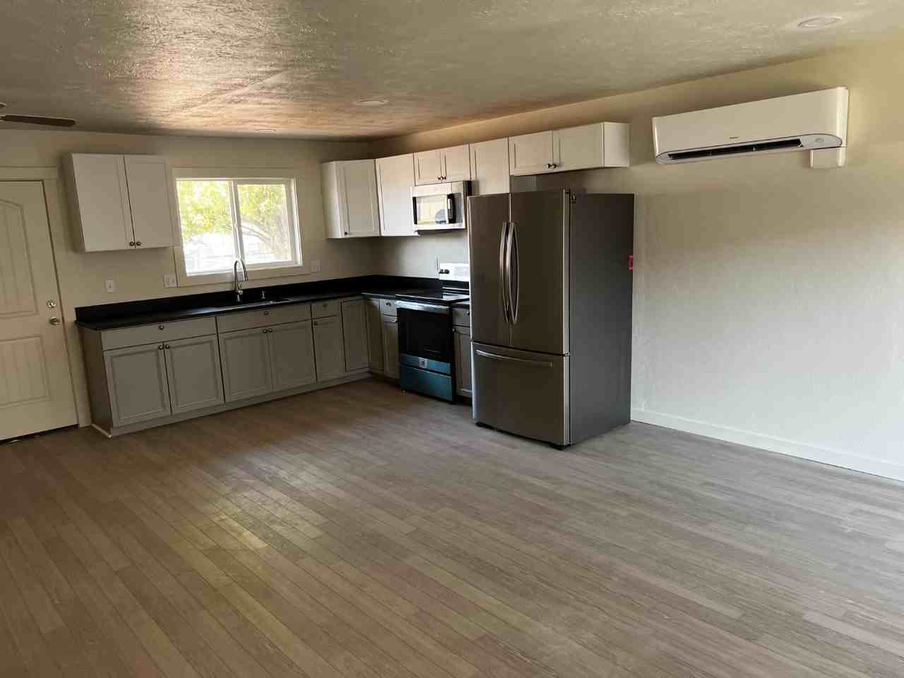 684 NW 6th St - Photo 2 of 6