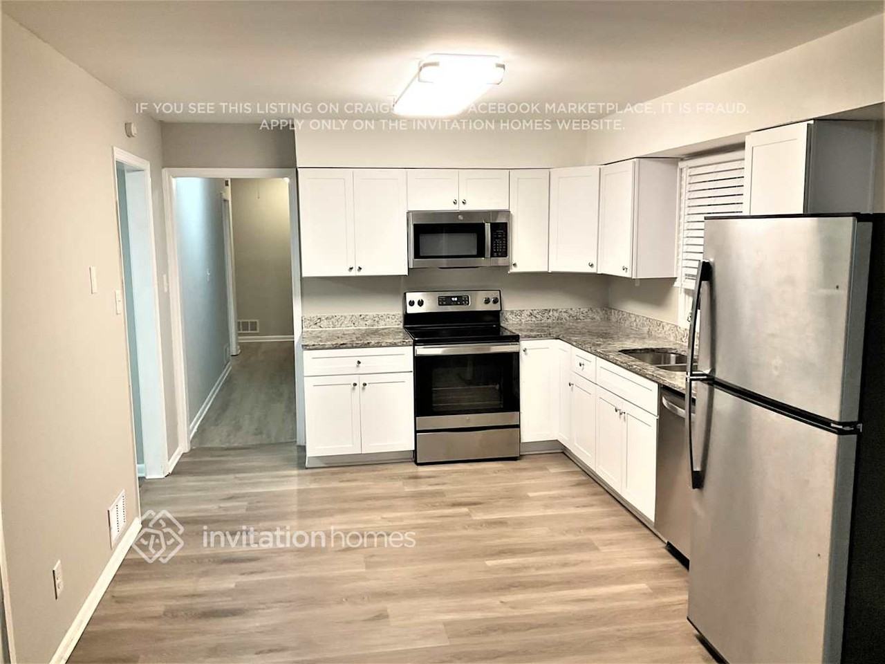2813 Battlecrest Dr - Photo 3 of 14