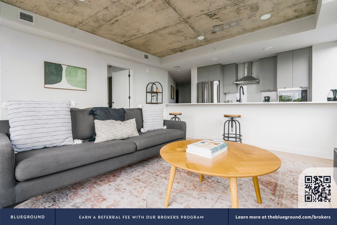 3030 South Potomac Avenue - Photo 5 of 41