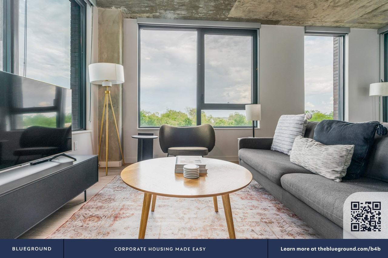 3030 South Potomac Avenue - Photo 6 of 41