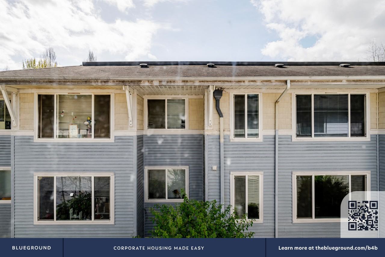 4760 21st Avenue Northeast - Photo 6 of 23