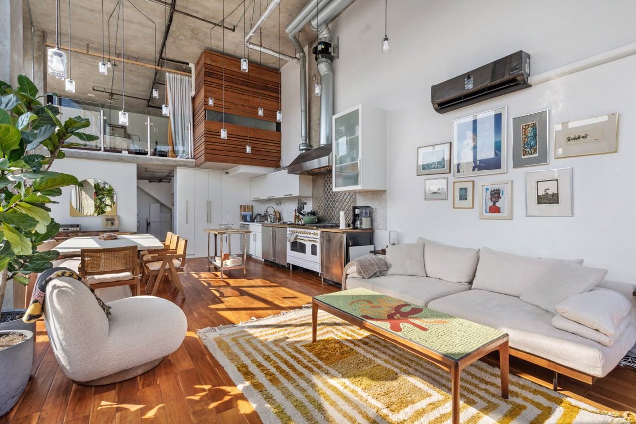 289 Alexander St #1051908P - Photo 3 of 36