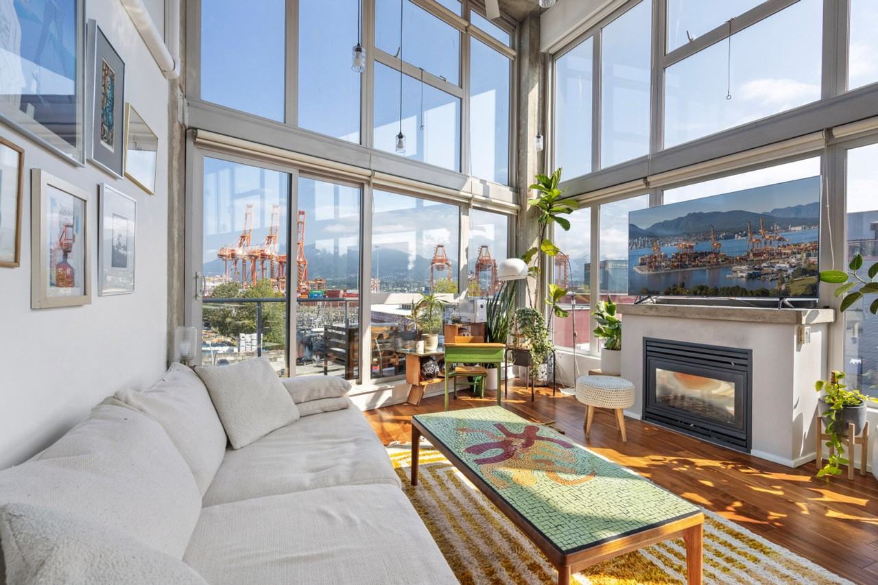 289 Alexander St #1051908P - Photo 4 of 36