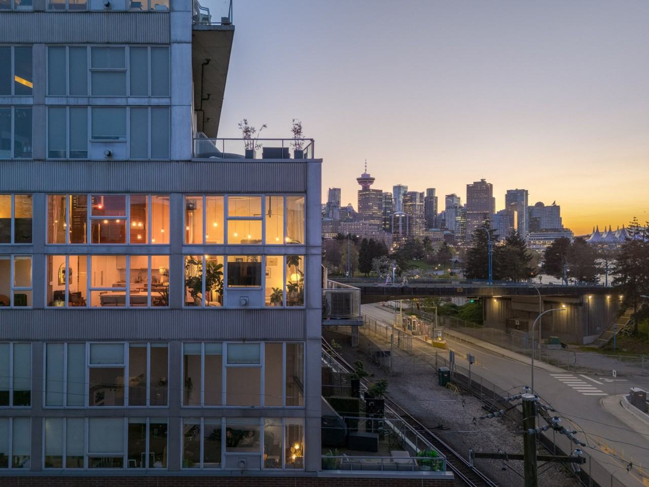 289 Alexander St #1051908P - Photo 5 of 36