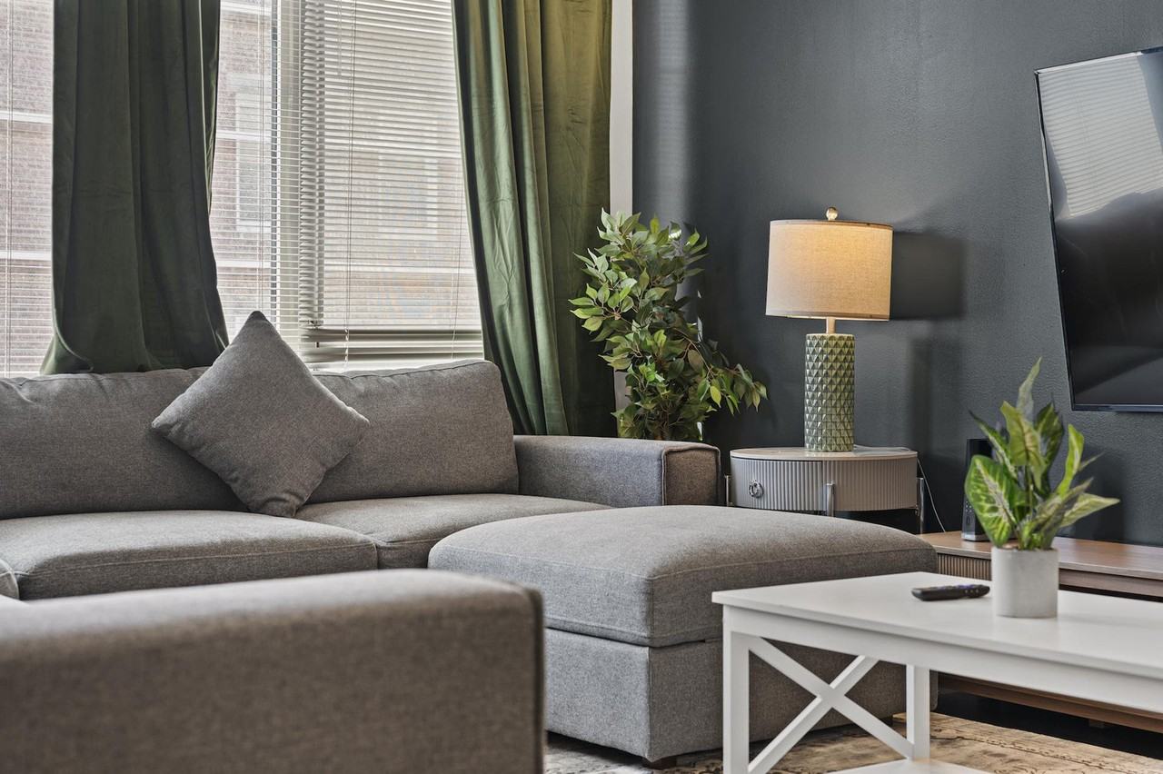 160 East Berkeley Street - Photo 4 of 67