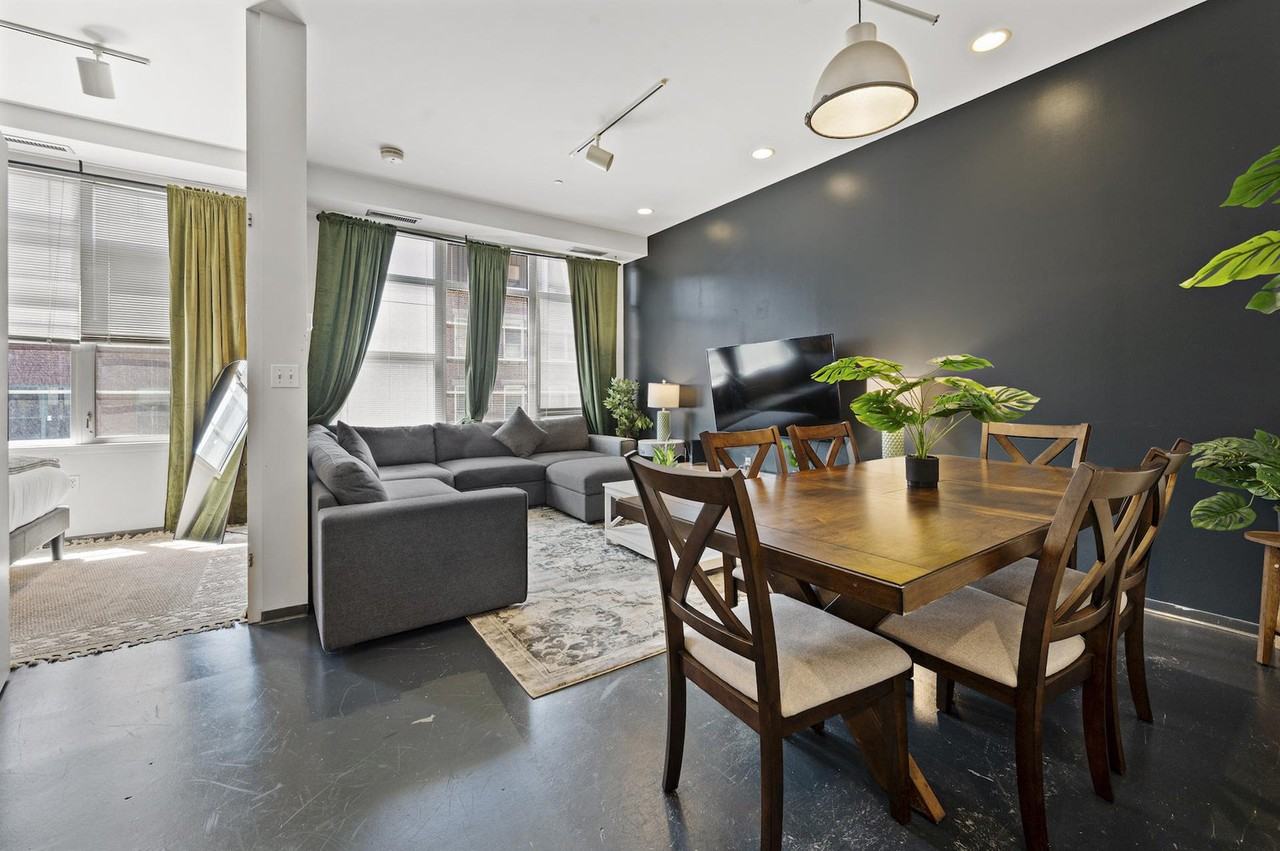 160 East Berkeley Street - Photo 7 of 67