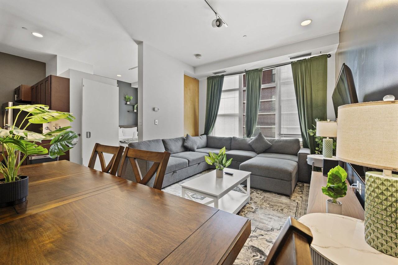 160 East Berkeley Street - Photo 6 of 67