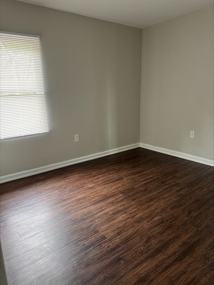 Hampton Avenue Apartments - Photo 6 of 11