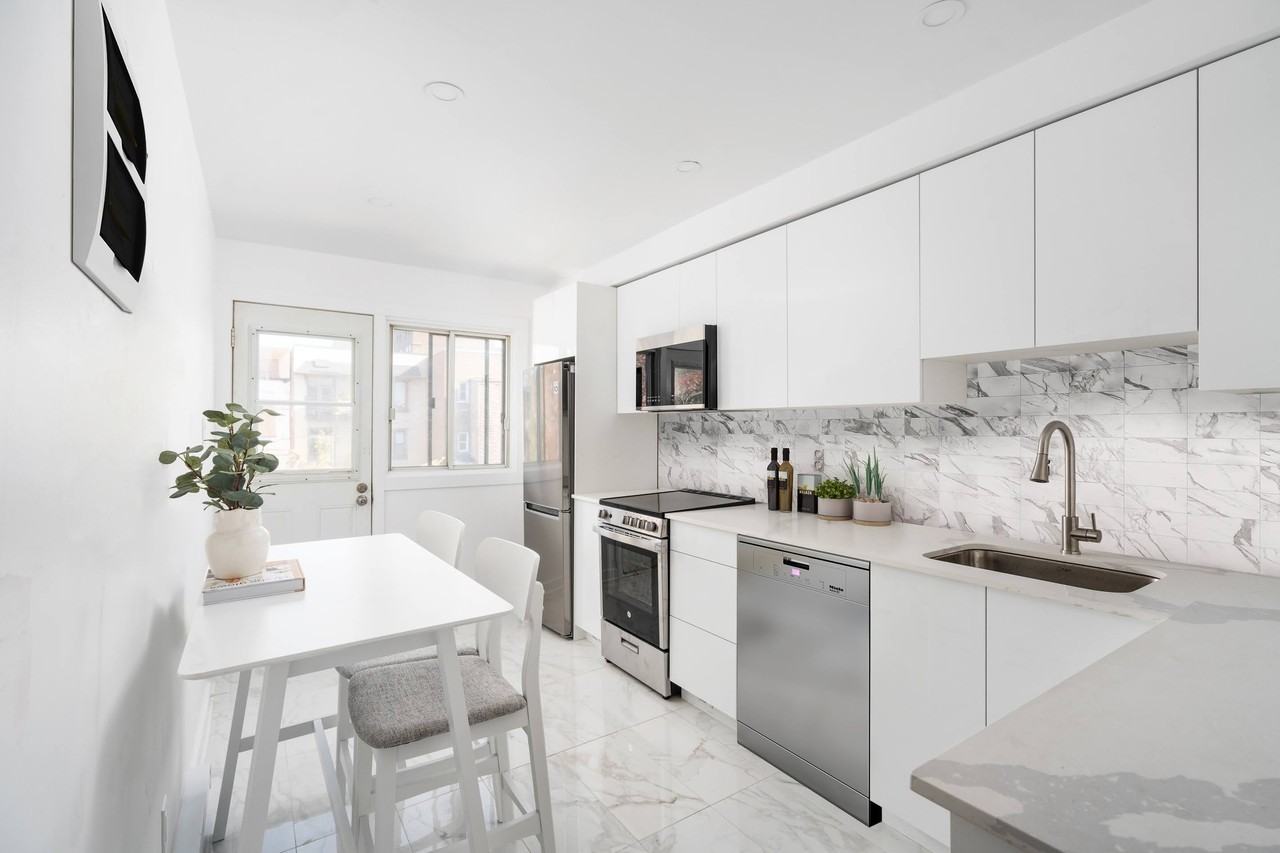 4245 Rue Marquette #5