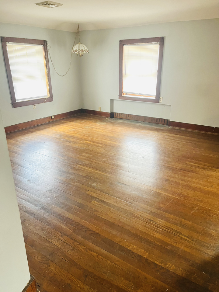 131 E Pleasant St - Photo 3 of 3