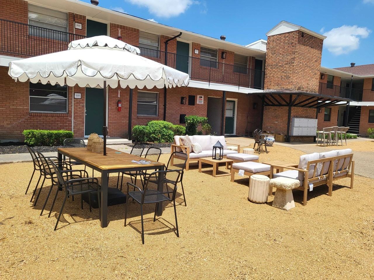 Nuvo Luna - Photo 5 of 50