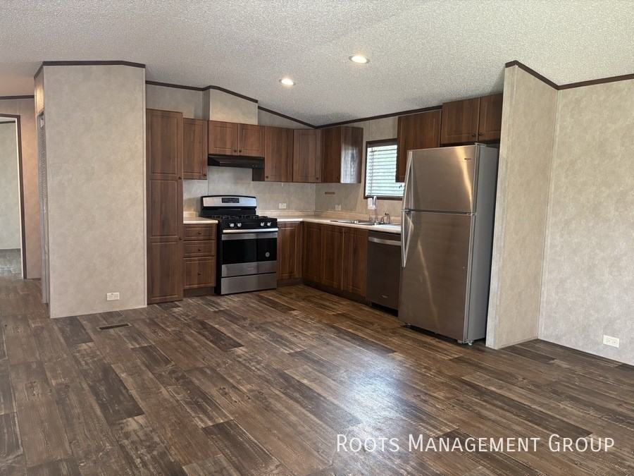 643 Mills Dr #643 - Photo 2 of 11